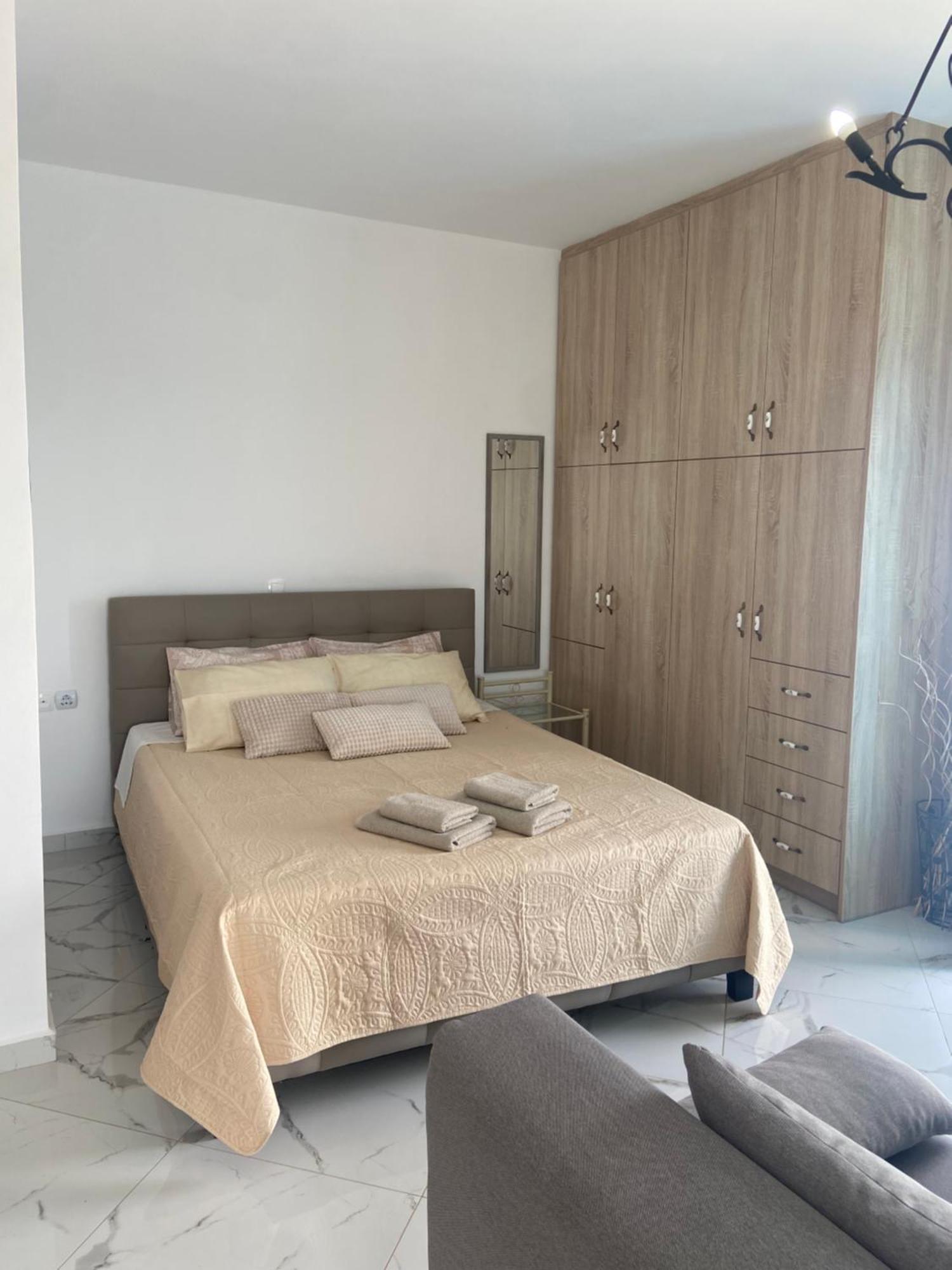 Yulie'S Orama Apartment Areopoli Ngoại thất bức ảnh